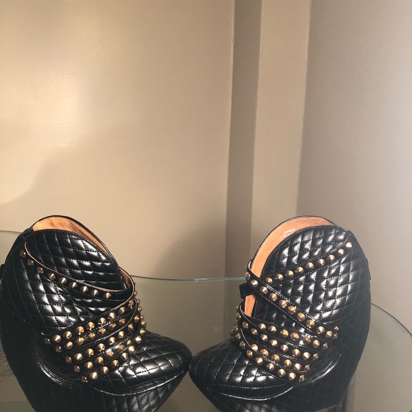 Shoes - Picture 6 of 6